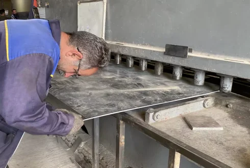 برش کاری با دستگاه گیوتین